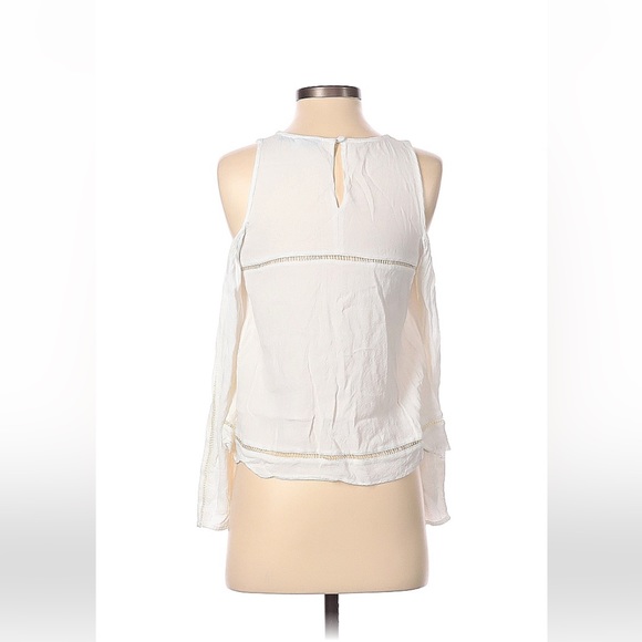 🌹2x$14 Lovers + Friends cold shoulder blouse - Picture 2 of 5